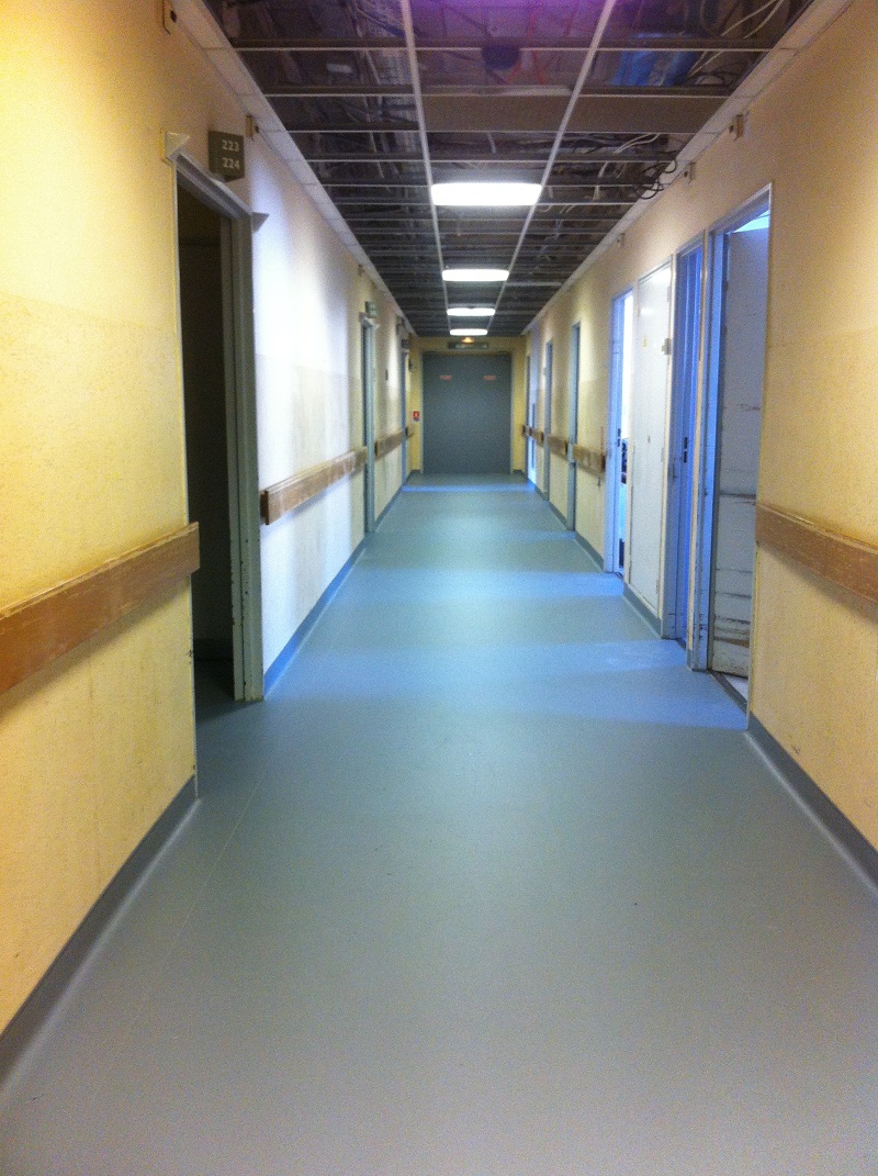Pose revêtement de sol vinyle remontée en plinthe Hôpital Aubagne