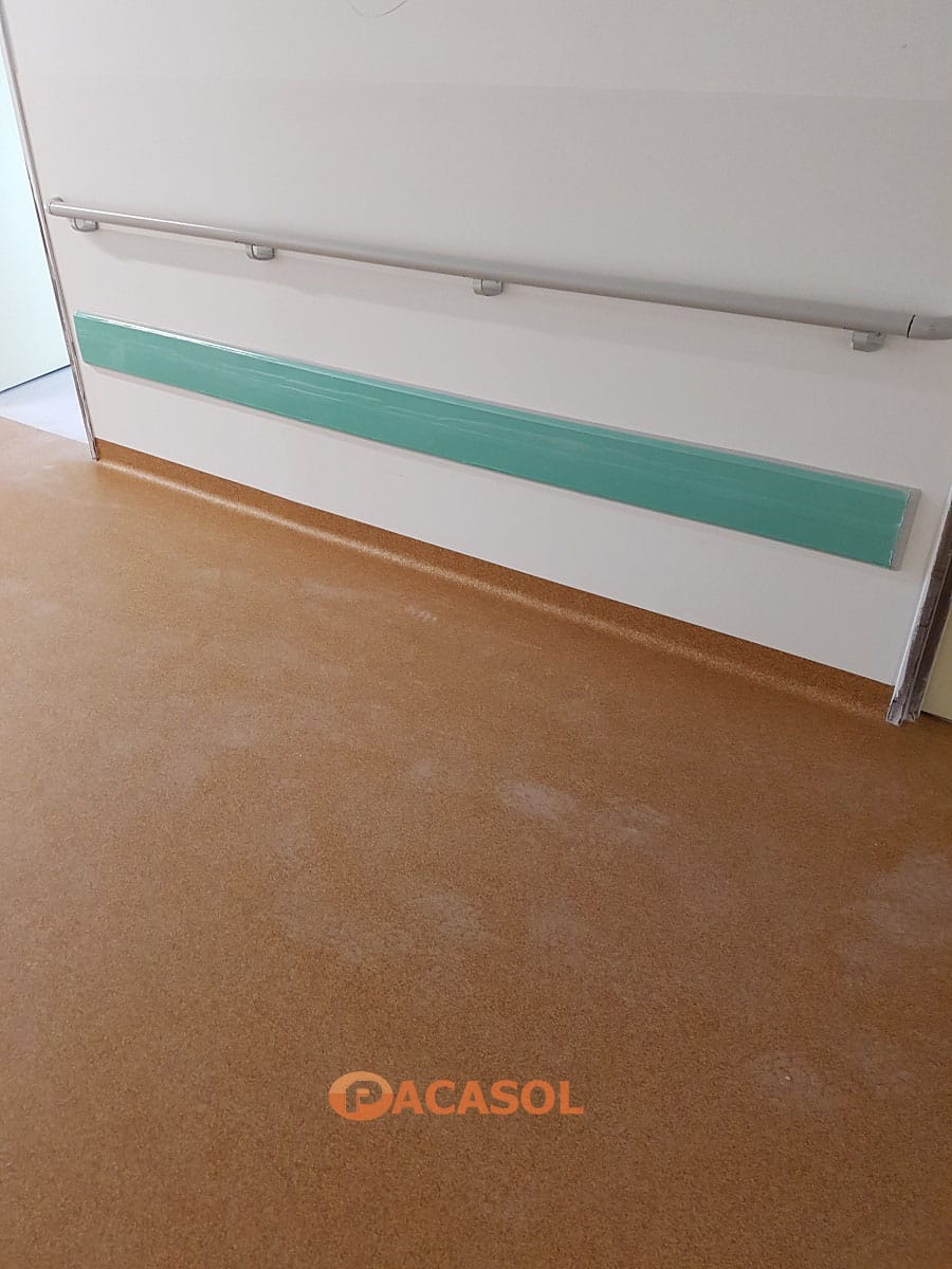 Pose de revêtement de sol PVC Taralay Premium Compact Gerflor dans les couloirs de l'Hôpital Edouard Herriot à Lyon - Pacasol